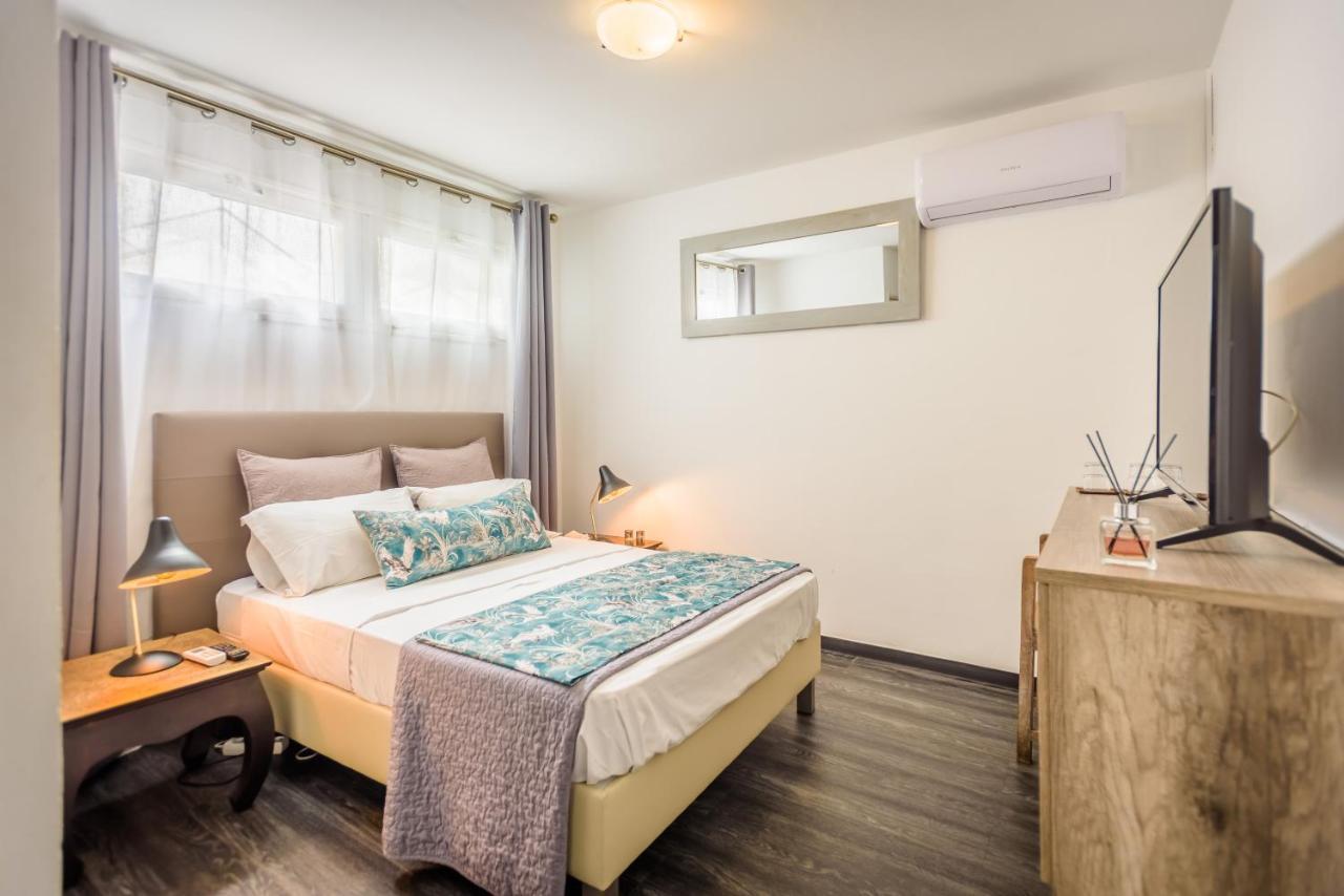 Appartements Et Chambres En Coeur De Ville Saint-Denis - Entree Autonome - Check In 14H30- Ngoại thất bức ảnh